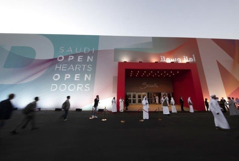 Saudi Arabia Opens to Tourists And Their Foreign Ways